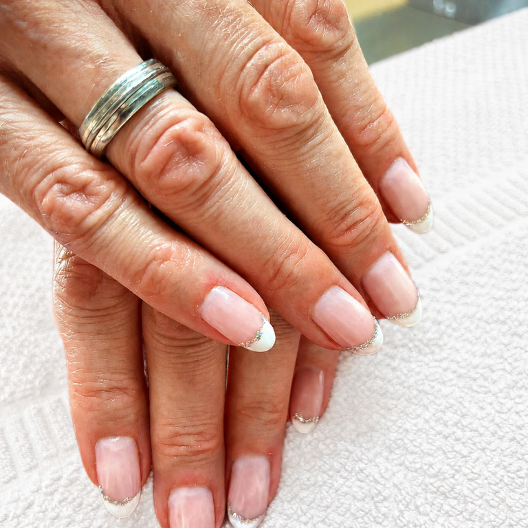 Natürliches Nageldesign in Dasing | Gel & Shellac Natürliches Nageldesign mit Gelmodellage und gepflegter Maniküre bei Alessandra Beauty in Dasing